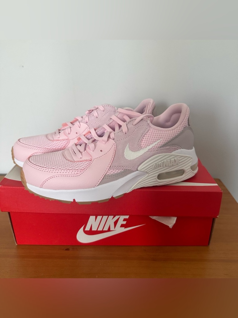 Nike Women’s Pink Air Max Excee Sneakers NWT Size 8